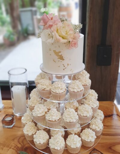 Montville wedding cake Cupcake Elegance