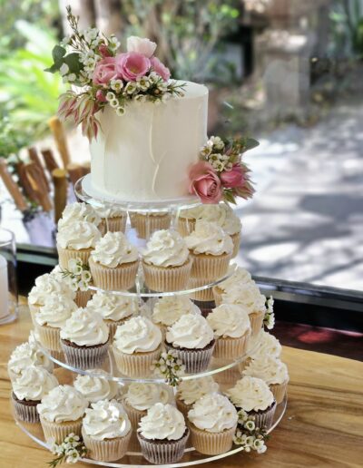 Maleny wedding cake cupcakes